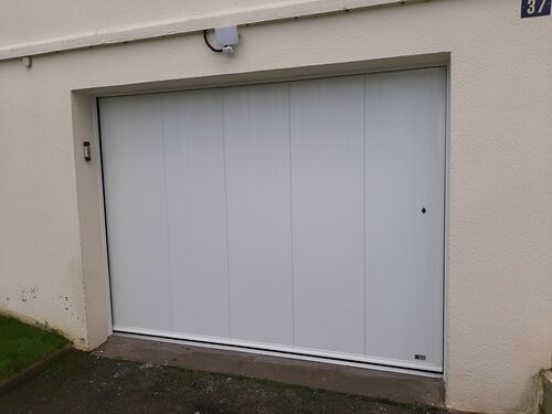 Installation porte de garage motorisée   sectionnelle isolante latérale Trégueux 0