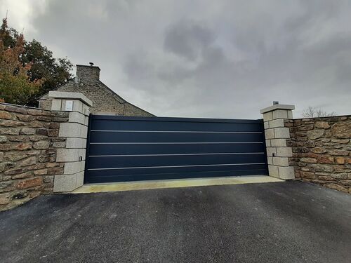 Portail coulissant avec insert aluminium - Landéhen 0