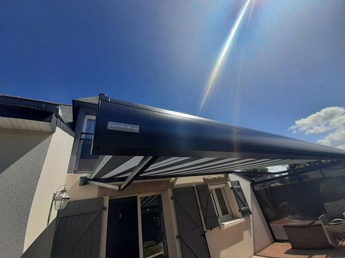 Installation store Markilux sur terrasse - Hillion image648344113
