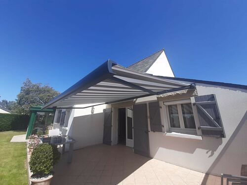 Installation store Markilux sur terrasse - Hillion image648344114