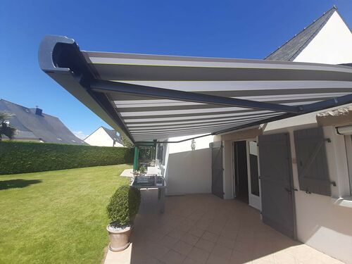 Installation store Markilux sur terrasse - Hillion image648344115