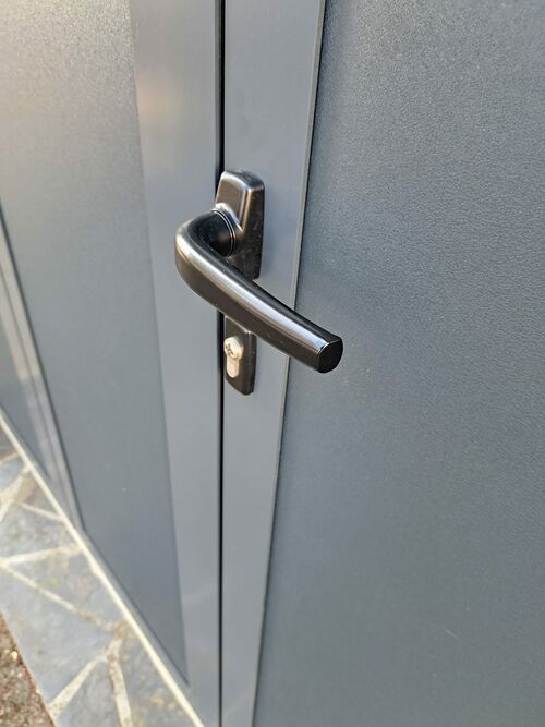 Maison de ville : Porte de garage battante 36339538112764331098353427338093915124614406n