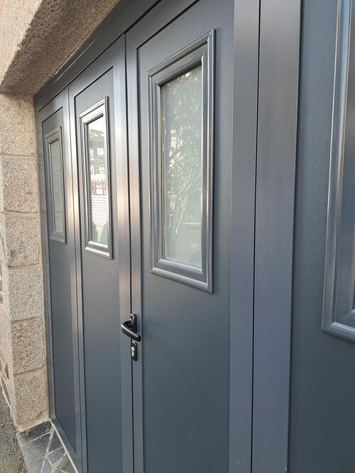Maison de ville : Porte de garage battante 36399069112764329131686953355556317973253675n